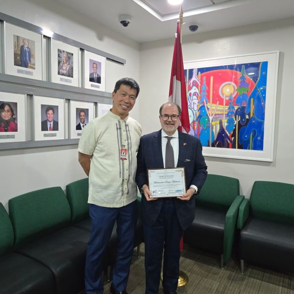 Ambassador David Hartman embraces Mabuhay